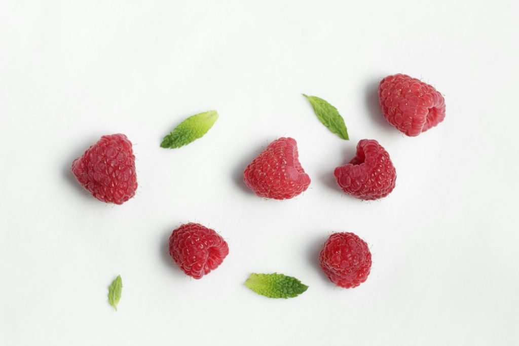 framboises feuilles fruits les moins sucrés